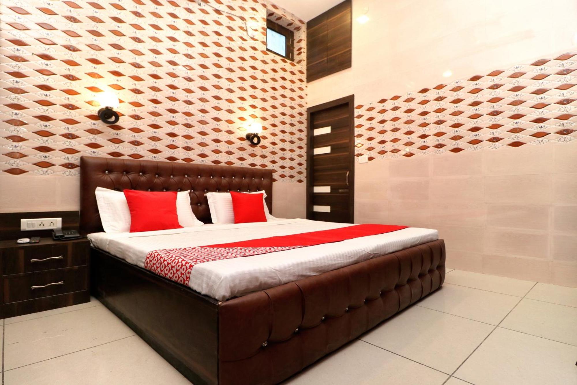Hotel O Max Dzsálandhár Kültér fotó
